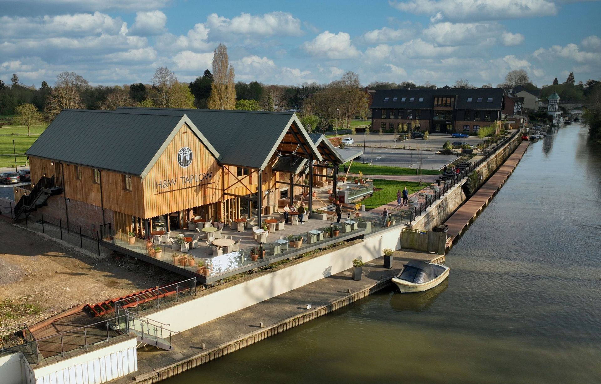 Hall & Woodhouse Taplow Stylish Pub Restaurant in Taplow, Buckinghamshire