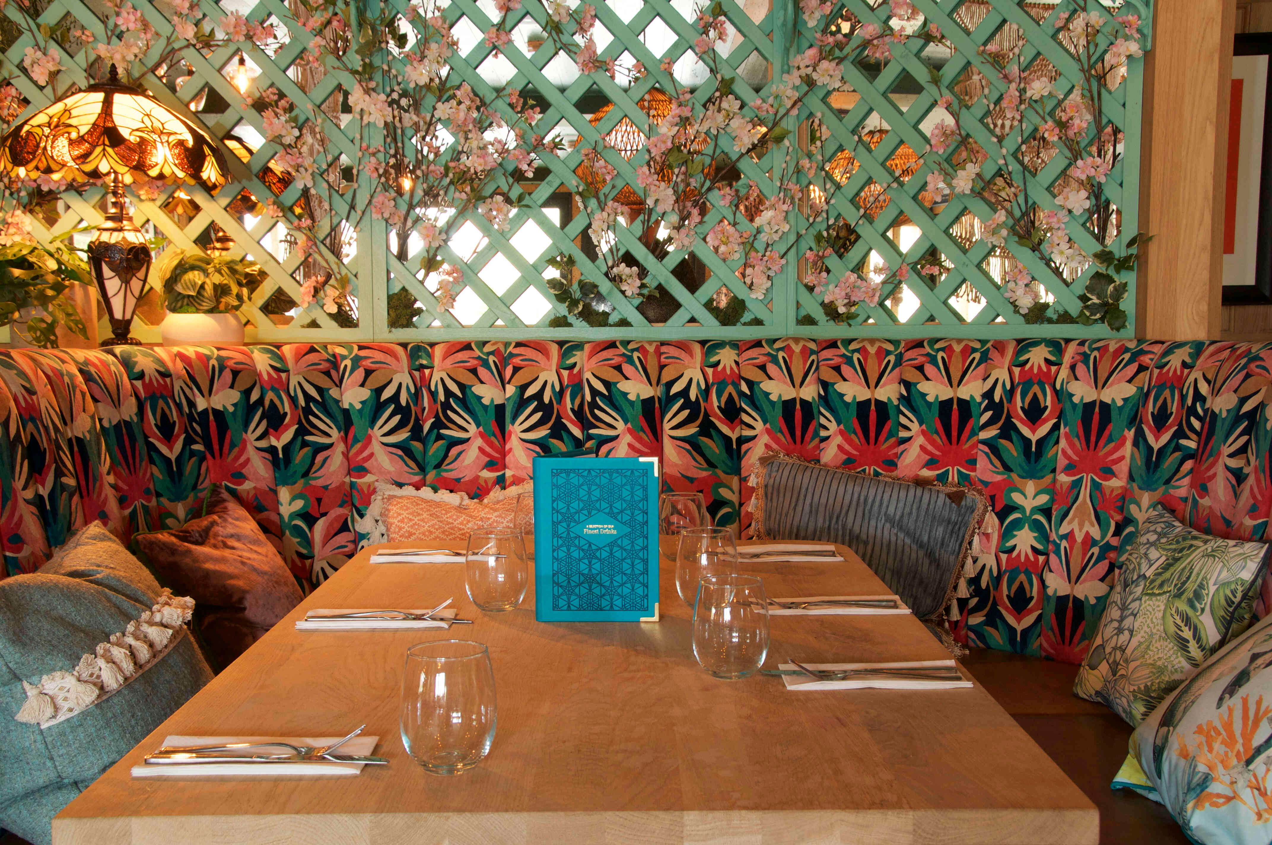 Hall & Woodhouse Taplow Stylish Pub Restaurant in Taplow, Buckinghamshire